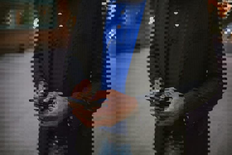 Major Smartphone Makers Unveil Foldable Screens Aimed at Boosting Productivity